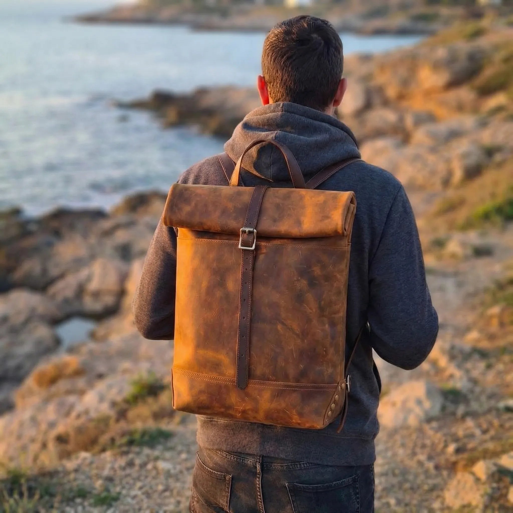 Vintage Roll-Top Structured Backpack – Durable Weatherproof Everyday Carry